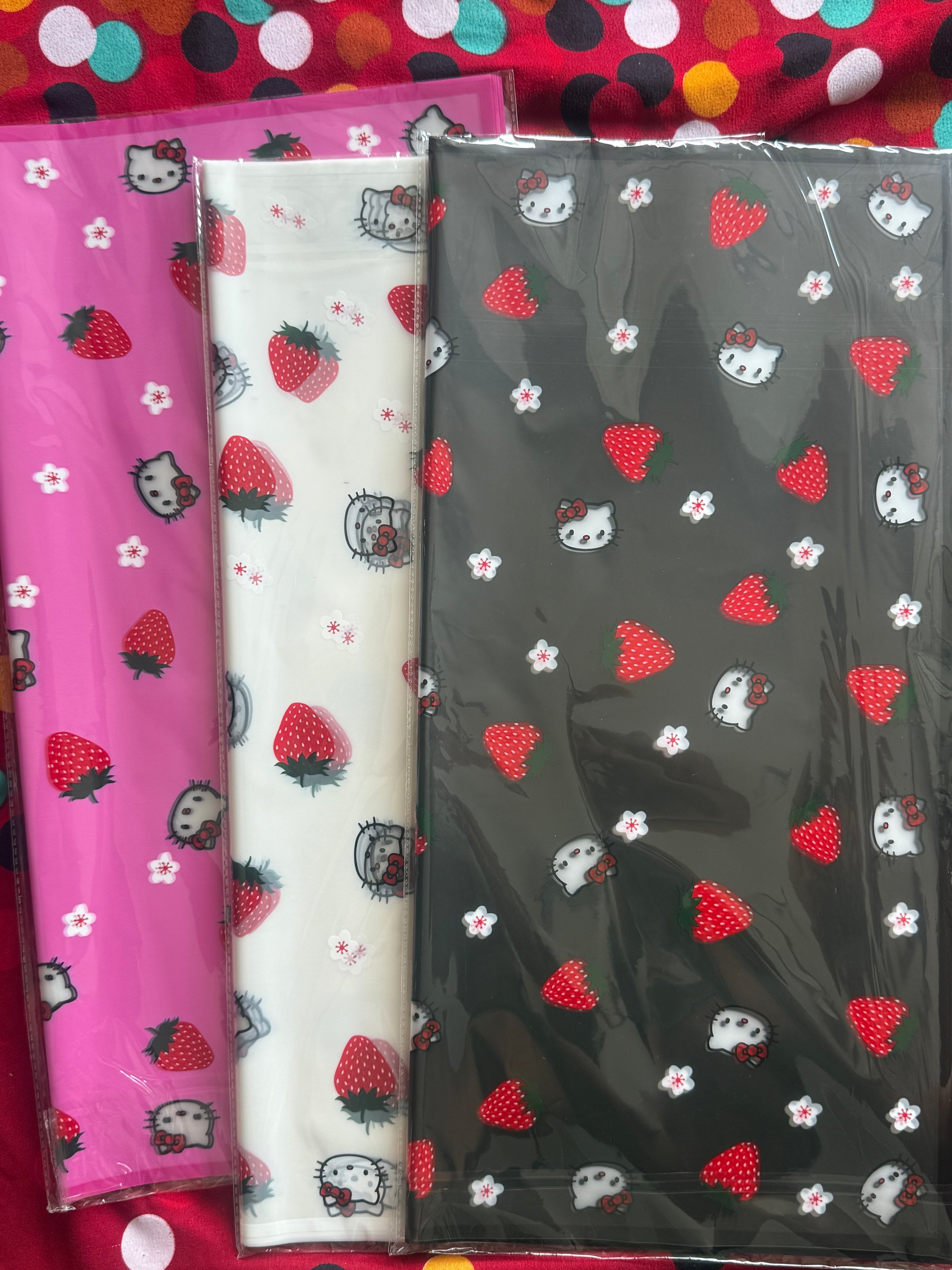 HELLO KITTY STRAWBERRY